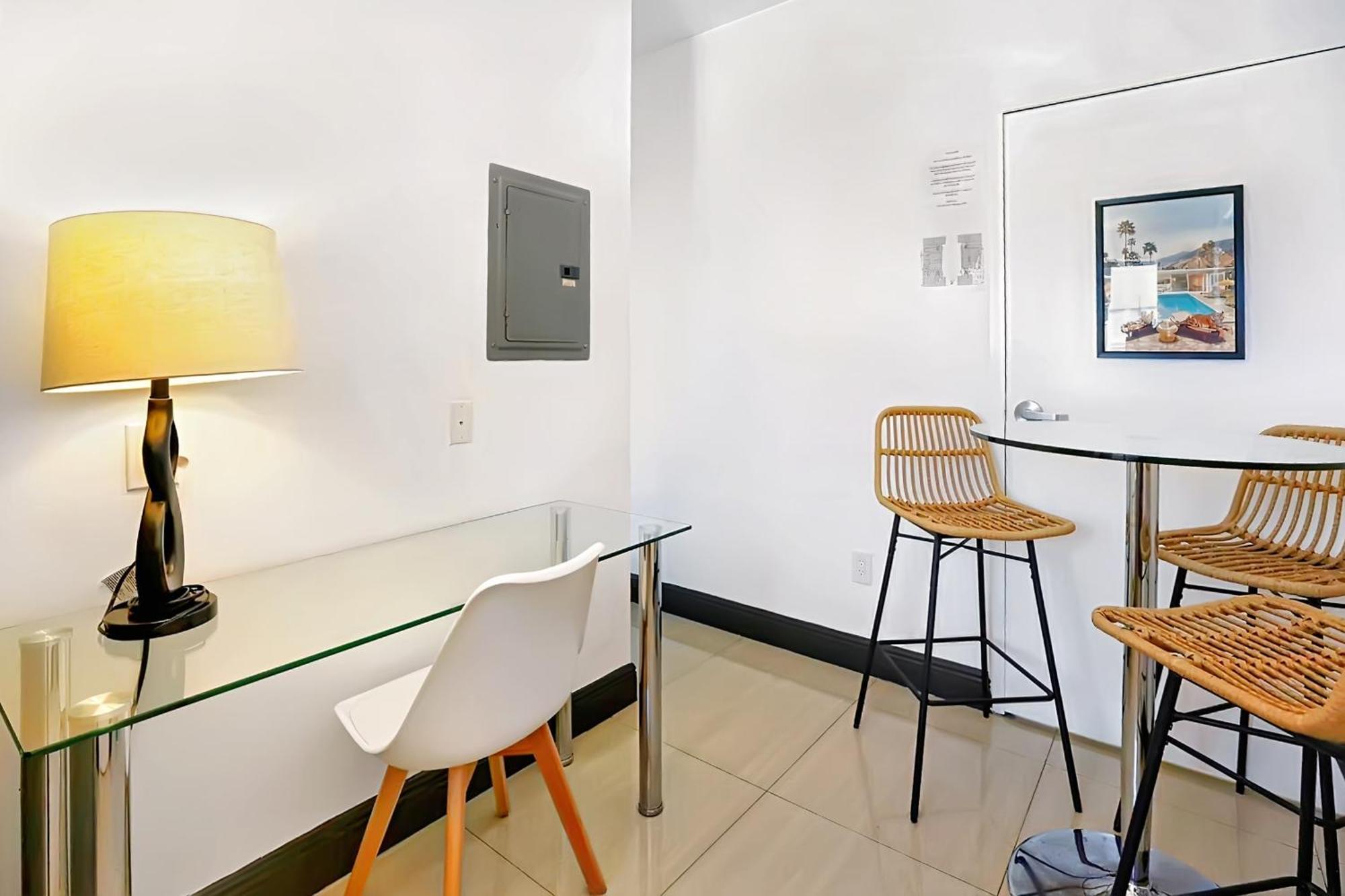 Apartment With Private Patio Free Parking Family Friendly No Pet Fee