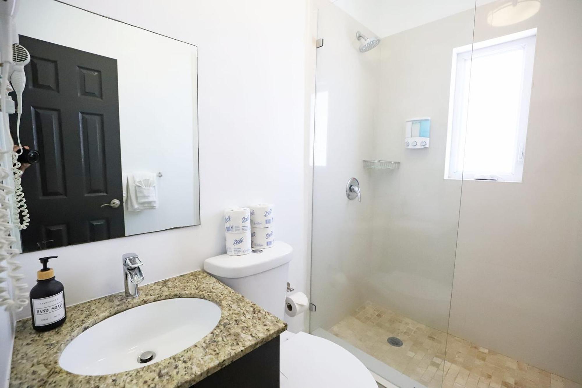 Apartment With Private Patio Free Parking Family Friendly No Pet Fee *