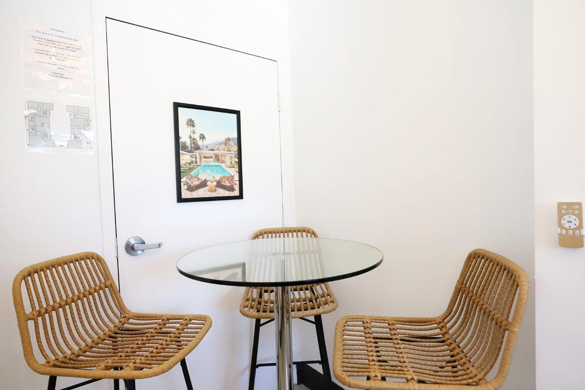 Apartment With Private Patio Free Parking Family Friendly No Pet Fee