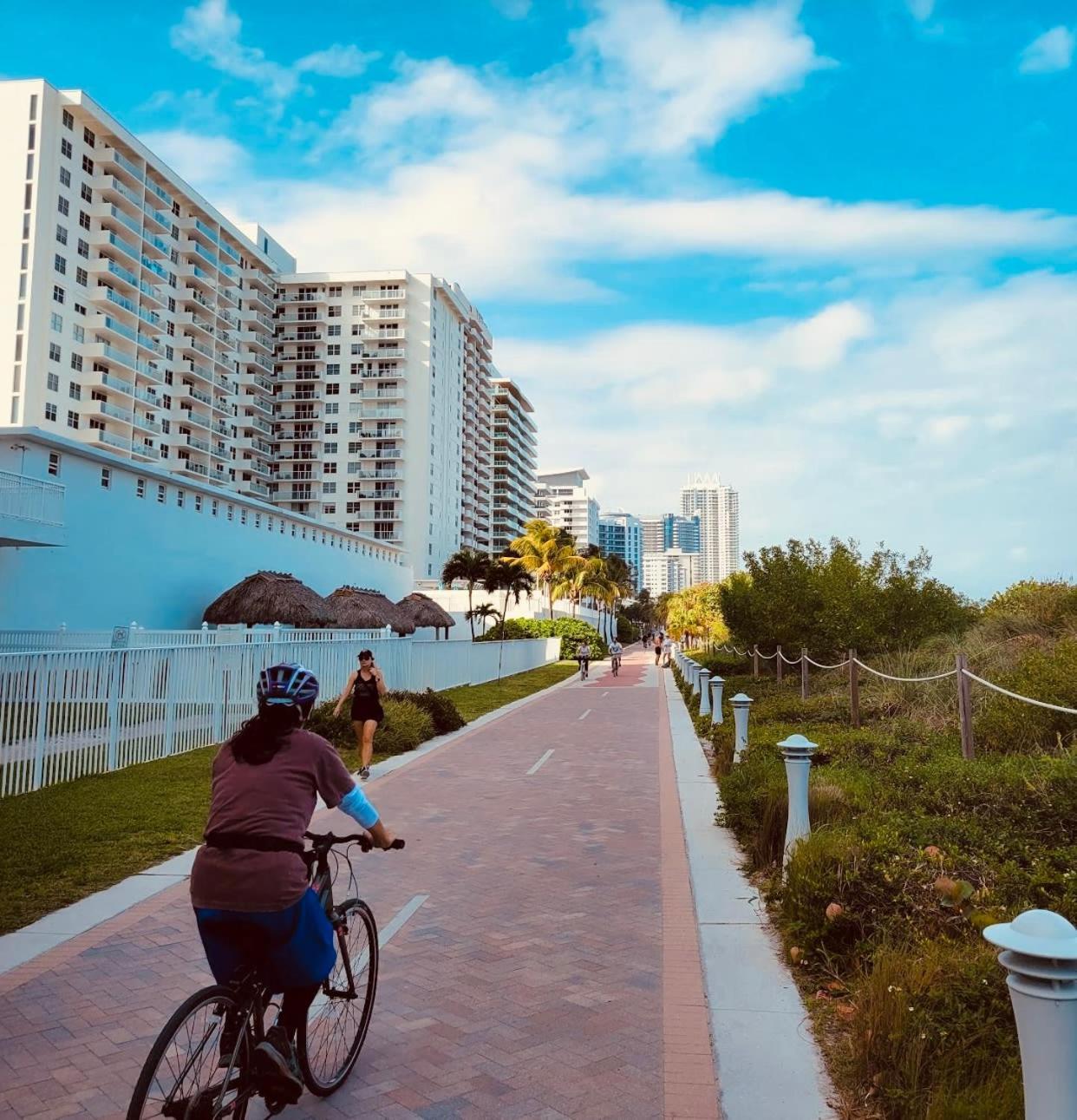 Steps To Sea Free Parking Pet & Family Friendly Apartment
