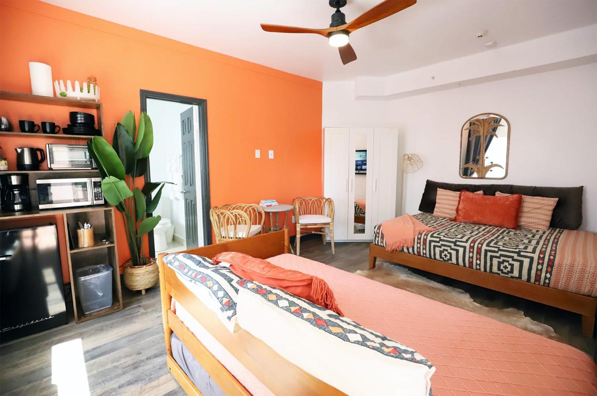 Steps To Sea Free Parking Pet & Family Friendly Apartment *