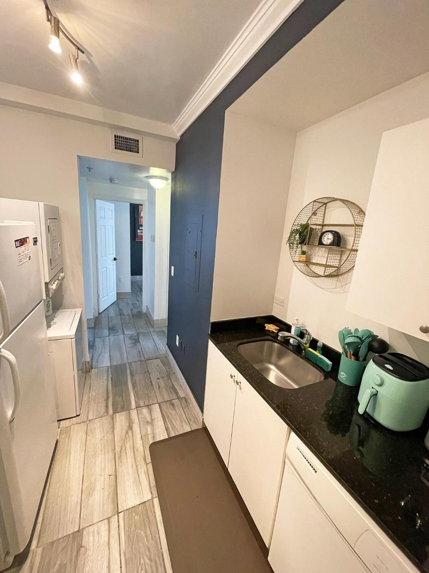 Apartment 3 Minute Walk To 2 Bedroom Family Friendly With No Pet Fee Miami Beach