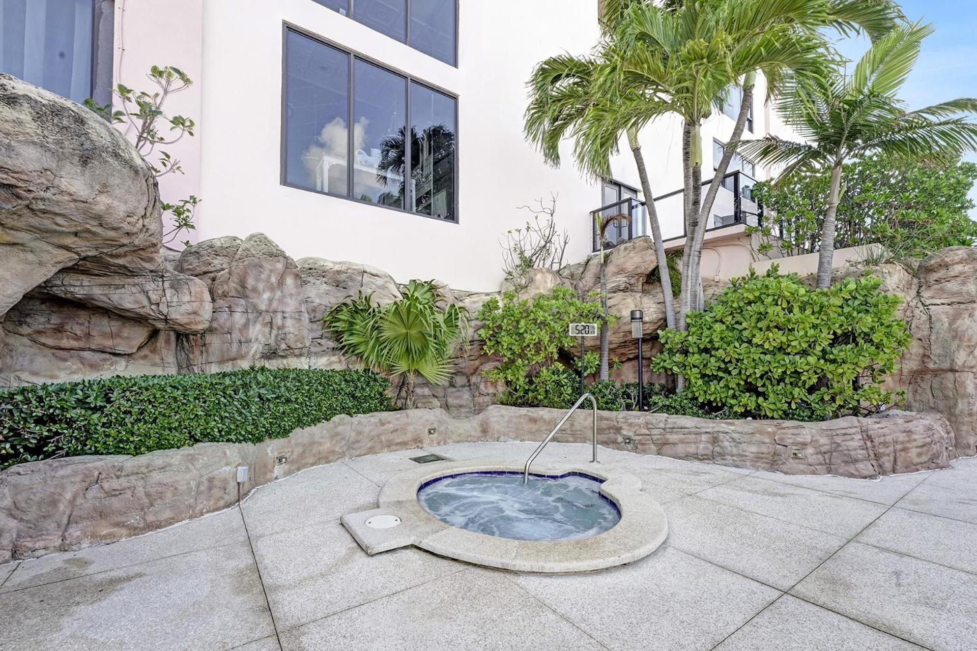 Modern Miami With Service & Pool Apartment Miami Beach