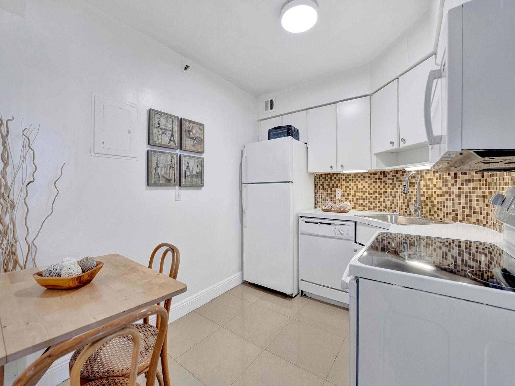 Cozy Beachfront 2 Bdr Miami 1516 *