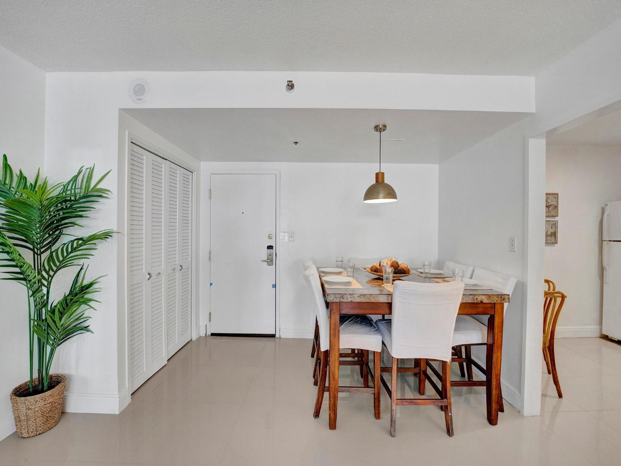 Cozy Beachfront 2 Bdr Miami 1516 Apartment Miami Beach