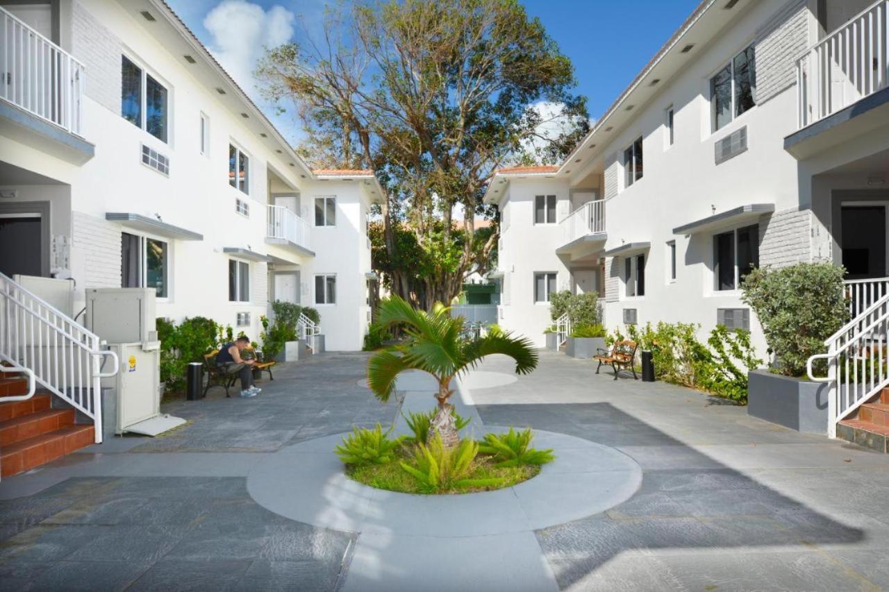With Private Patio Free Parking Family Friendly No Pet Fee * Miami Beach