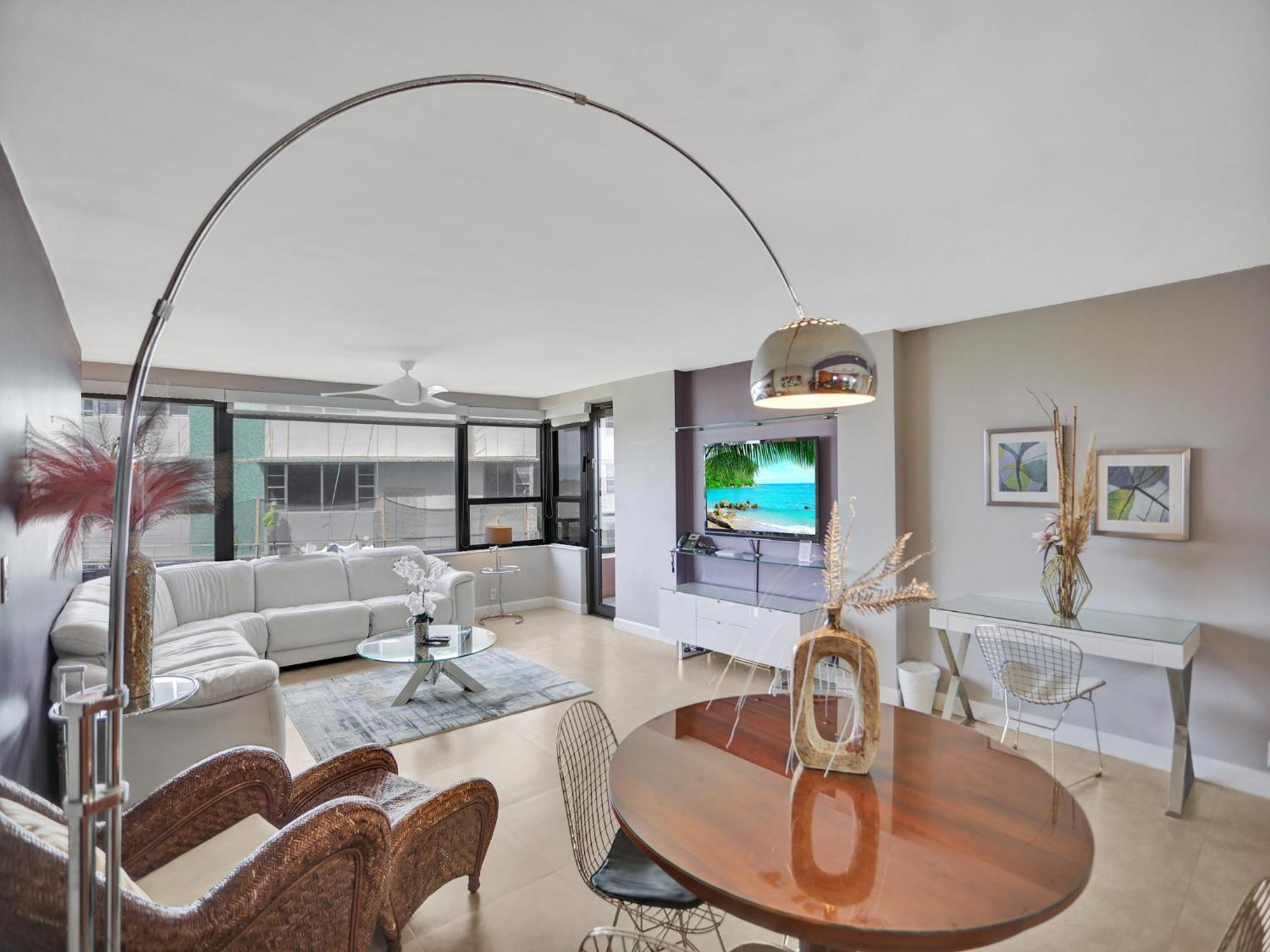 Ocean View Service And Pool 618 Miami Beach