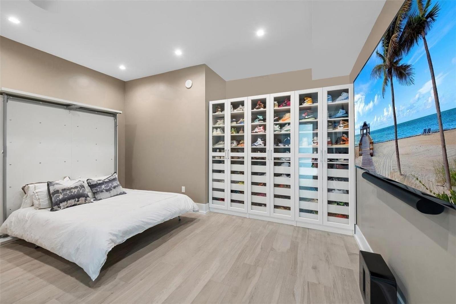Apartment Spacious Corner Unit With Bay Views In