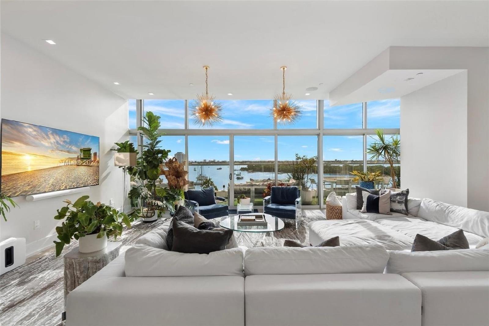 Apartment Spacious Corner Unit With Bay Views In Miami Beach