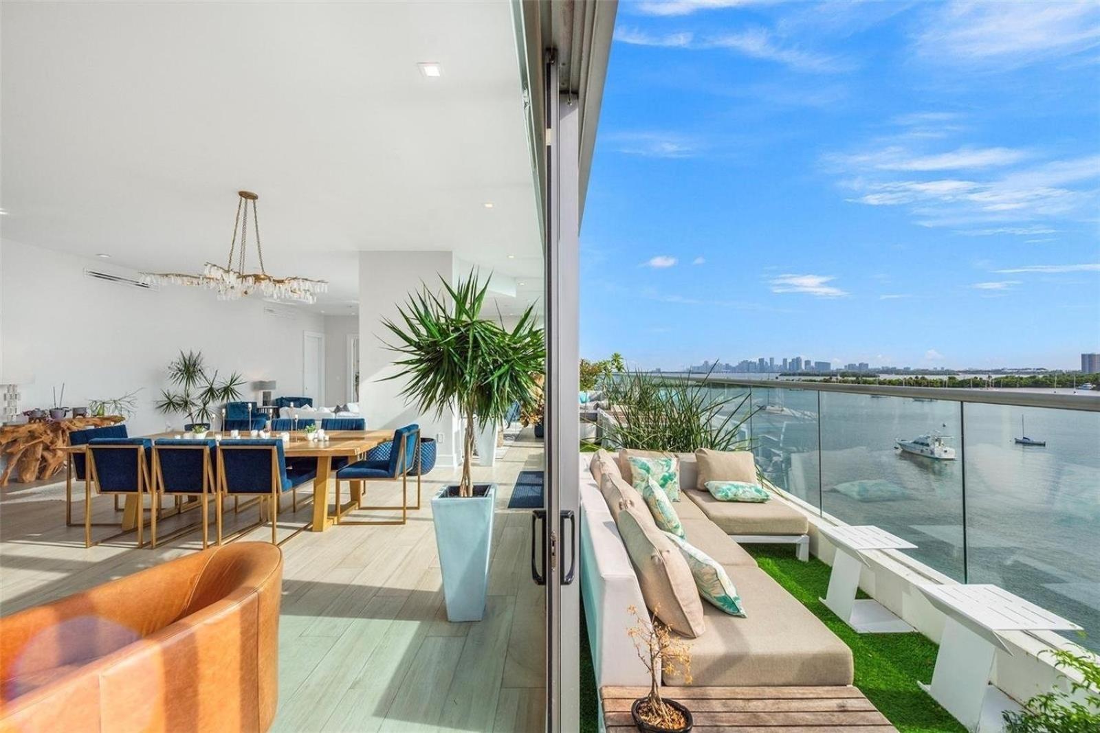Spacious Corner Unit With Bay Views In *