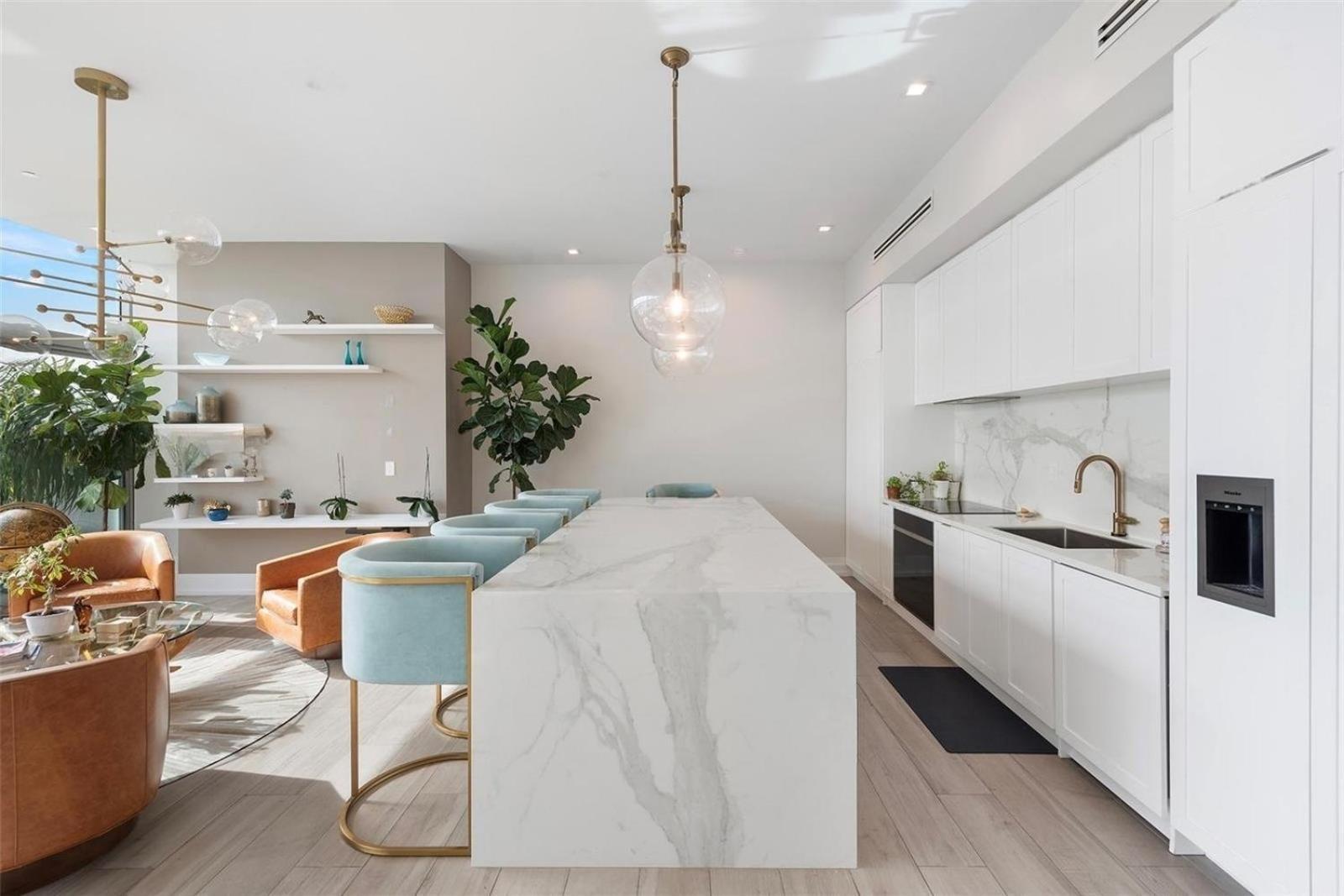 Spacious Corner Unit With Bay Views In Miami Beach