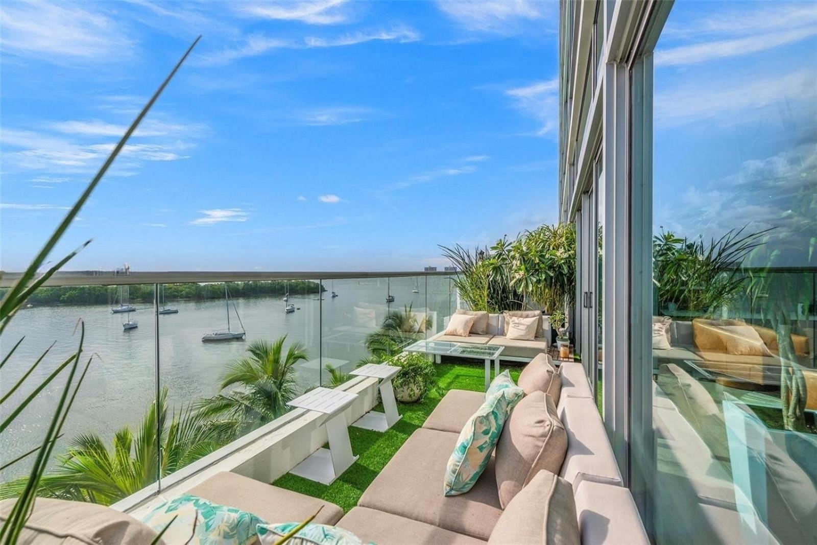 Spacious Corner Unit With Bay Views In *