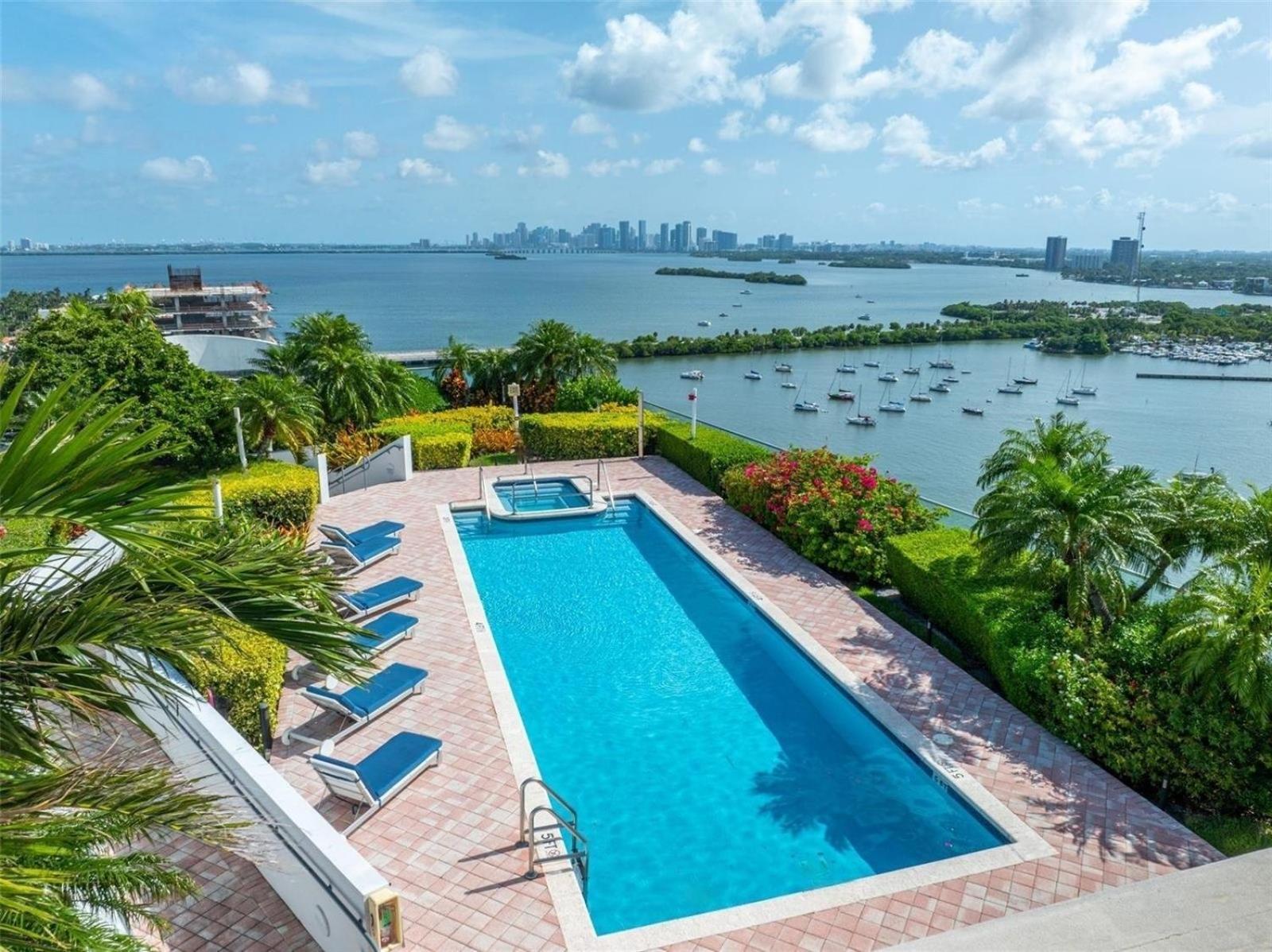Spacious Corner Unit With Bay Views In Miami Beach
