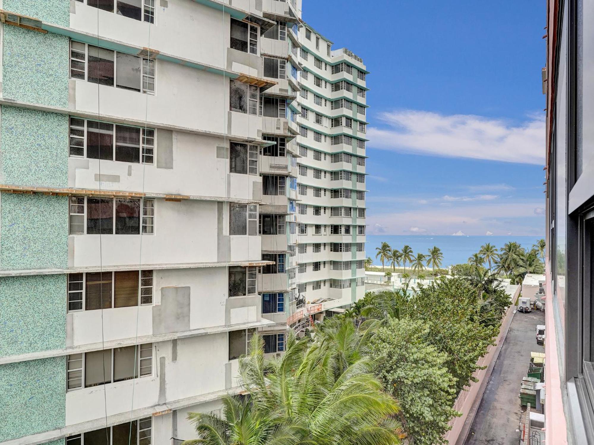 Huge 2bd Miami With Service - 720 Miami Beach