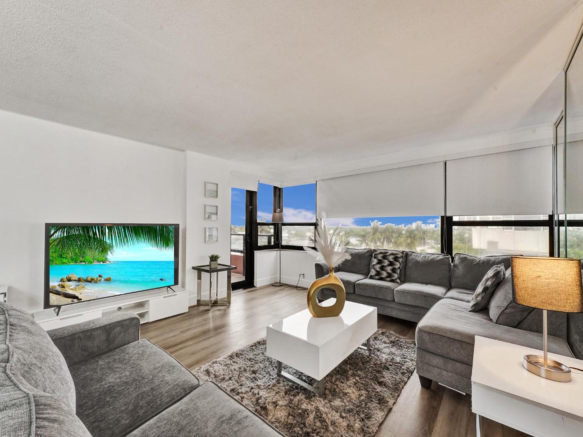 Huge 2bd Miami With Service - 720 Apartment