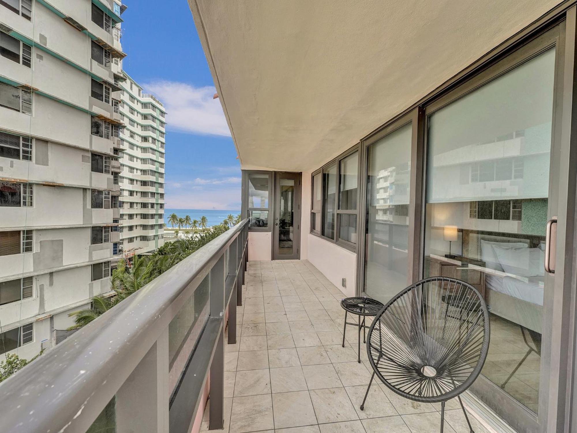 Huge 2bd Miami With Service - 720 Apartment