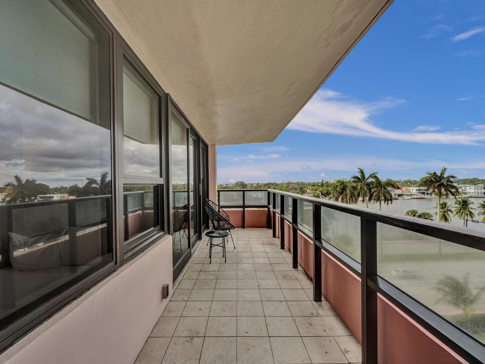 Huge 2bd Miami With Service - 720