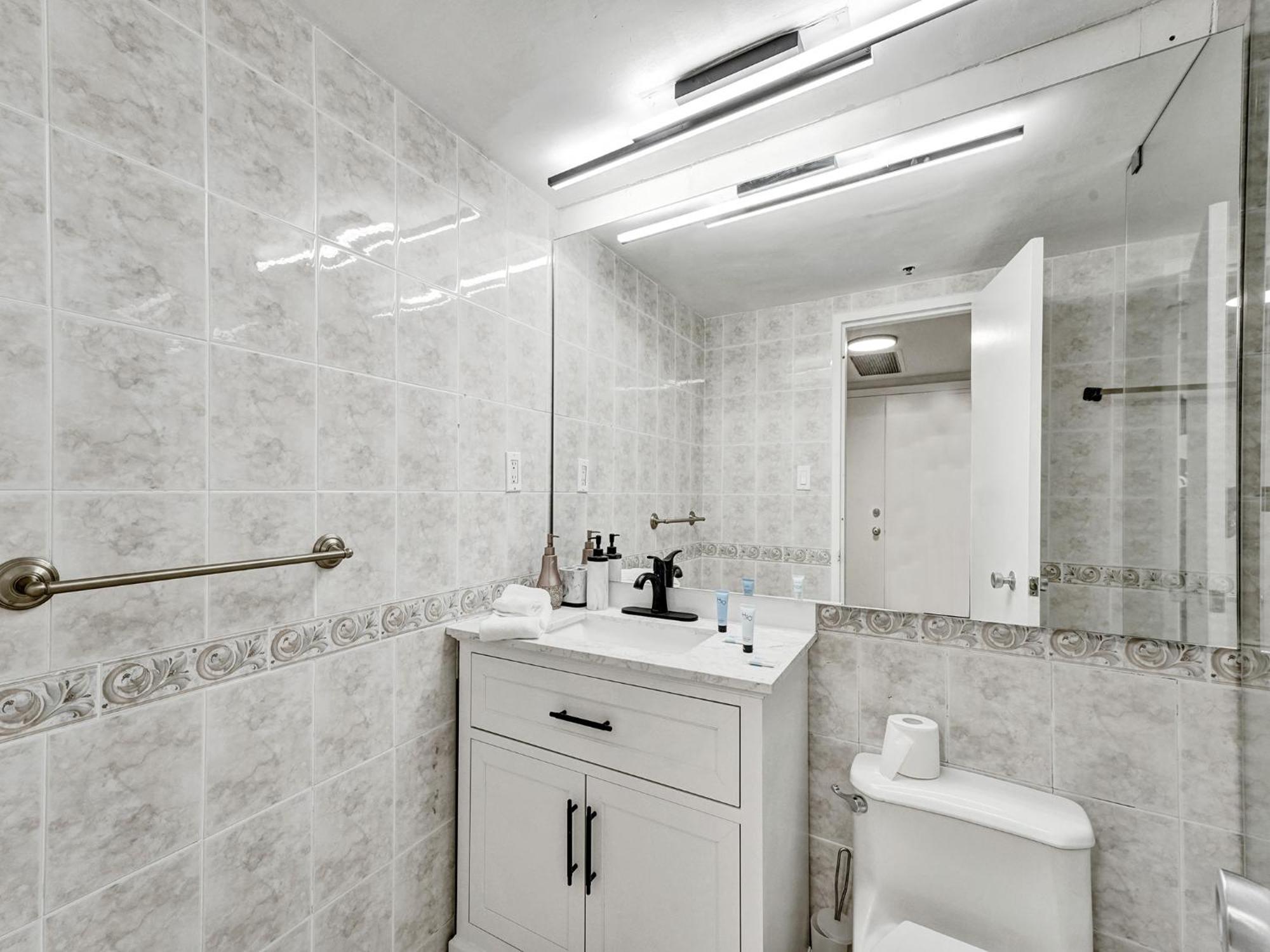 Huge 2bd Miami With Service - 720 Apartment