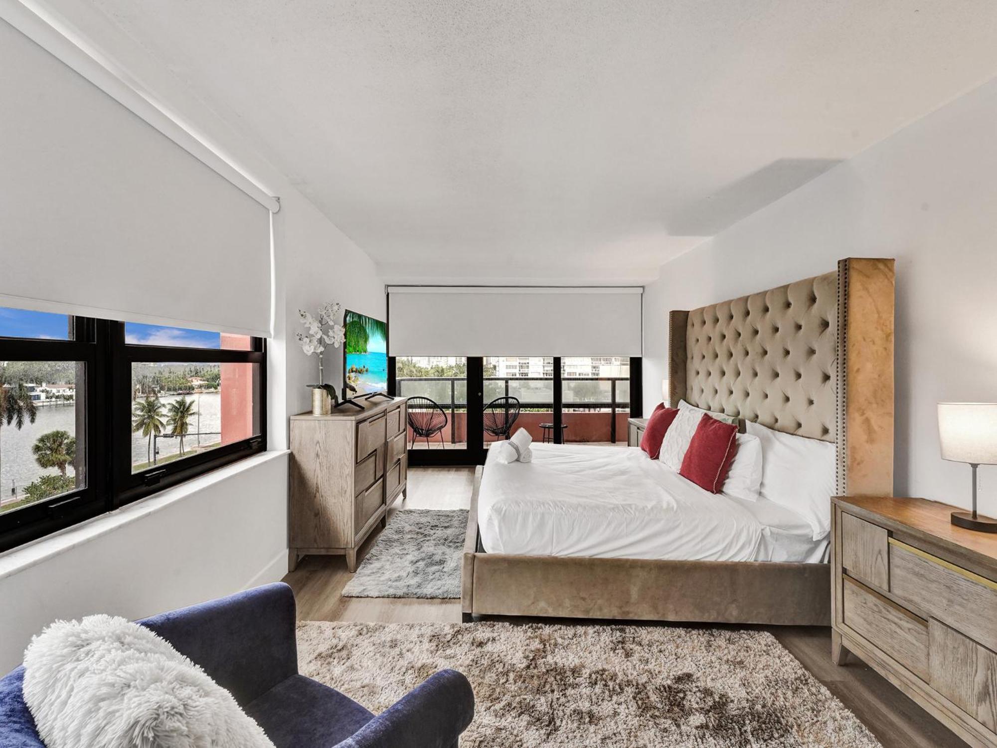 Huge 2bd Miami With Service - 720 Apartment *