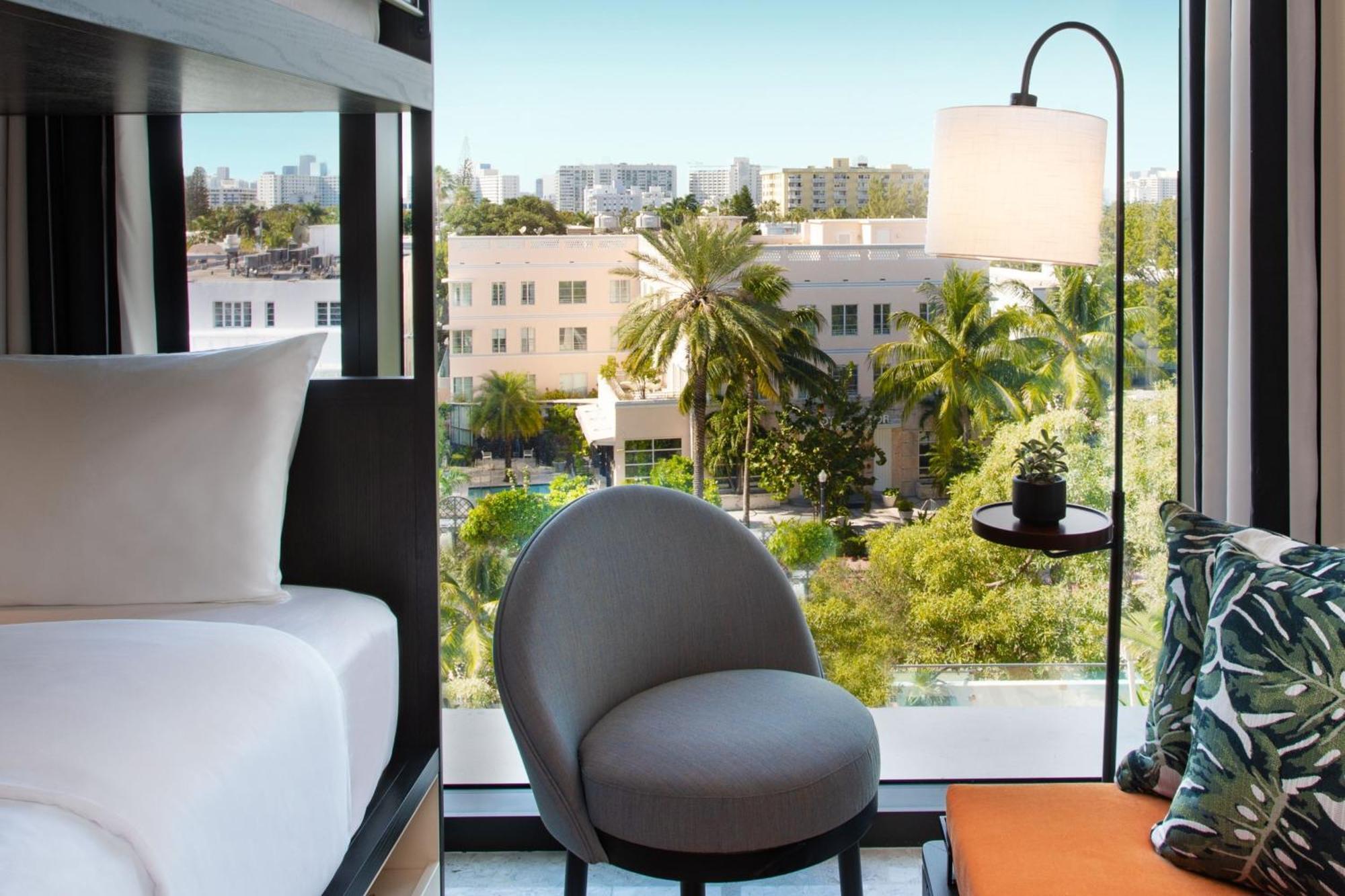 Moxy Miami South 4*
