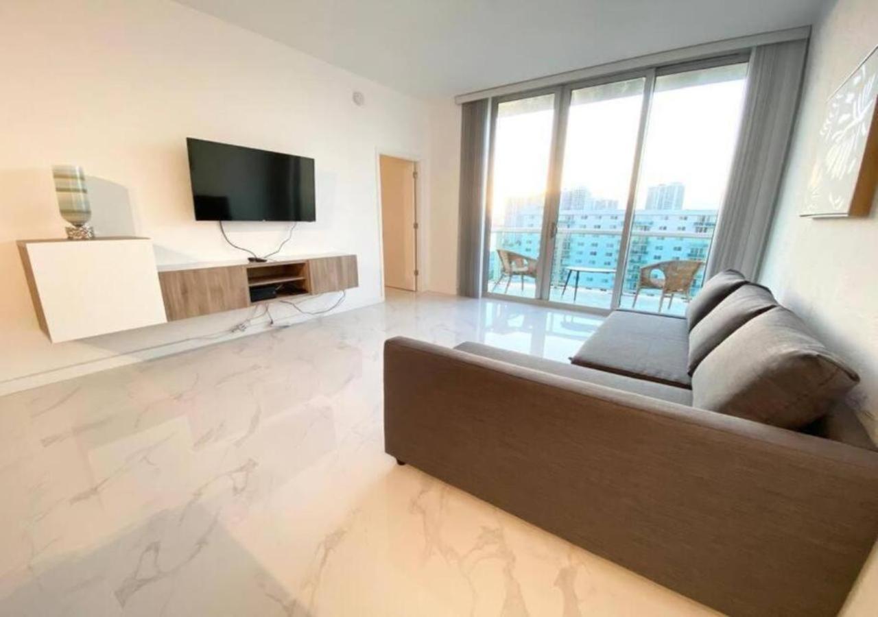 Zen Vacation Modern Penthouse Across Ocean Holiday home *