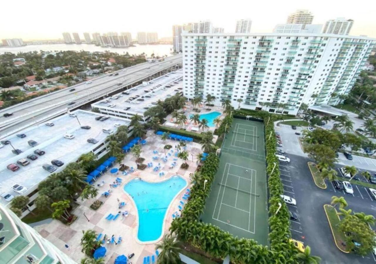 Zen Vacation Modern Penthouse Across Ocean Holiday home Miami Beach