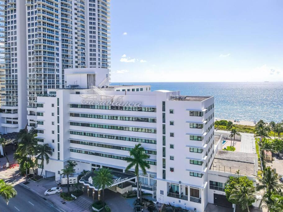 Ventur Loft 2-story Beachfront Scenic Views Apartment Miami Beach