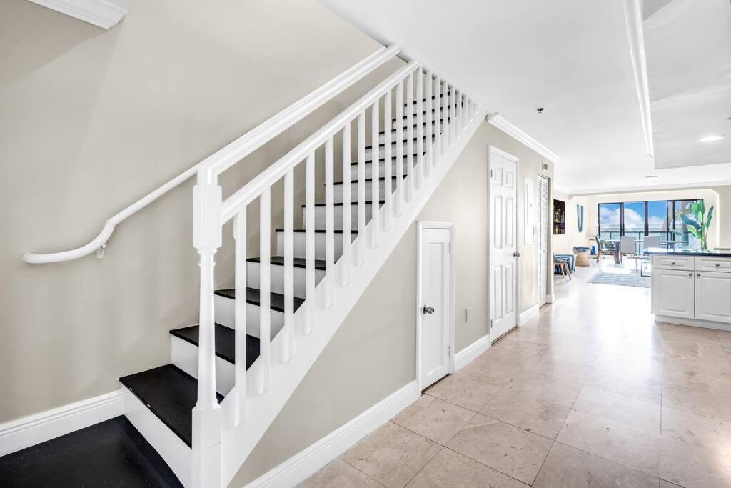 Ventur Loft 2-story Beachfront Scenic Views *