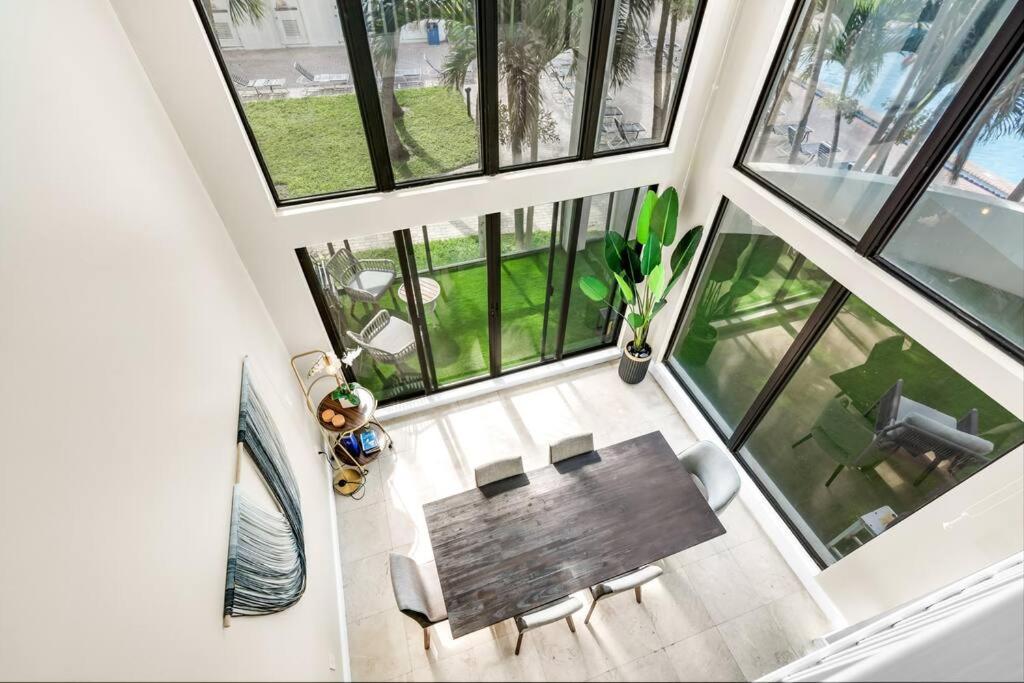 Ventur Loft 2-story Beachfront Scenic Views Apartment