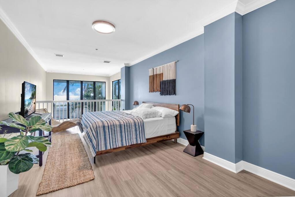 Ventur Loft 2-story Beachfront Scenic Views Apartment