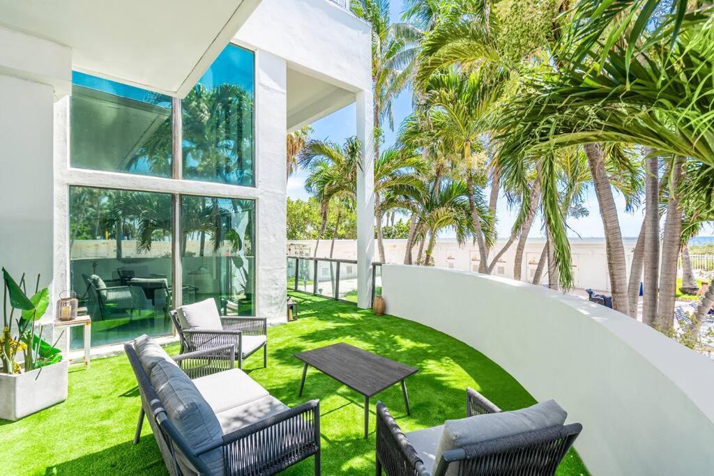 Ventur Loft 2-story Beachfront Scenic Views Apartment Miami Beach