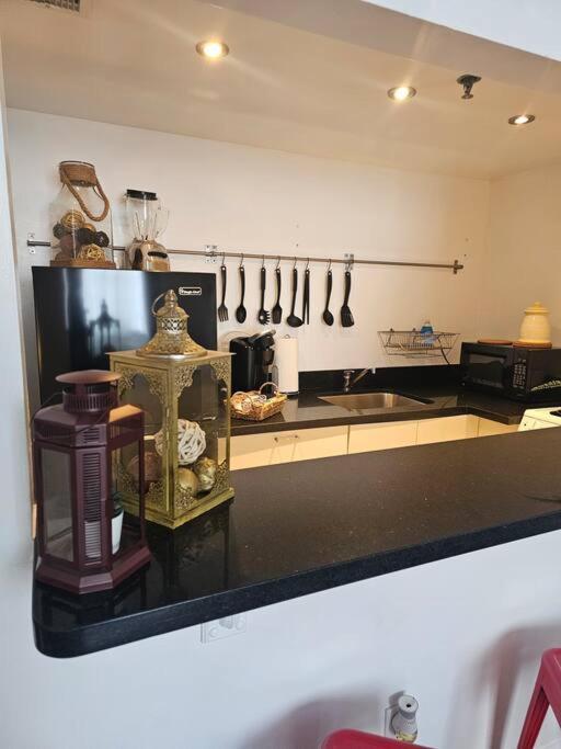 Great 1bedroom Renovated 1 Minute From The *