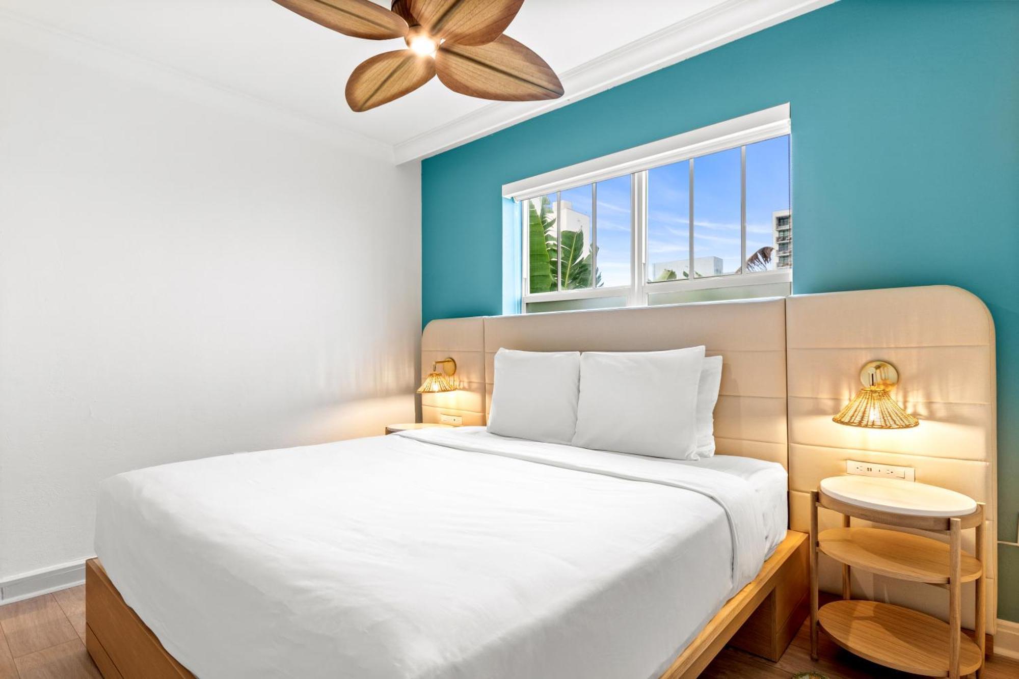Hotel Aloha Fridays Miami Beach