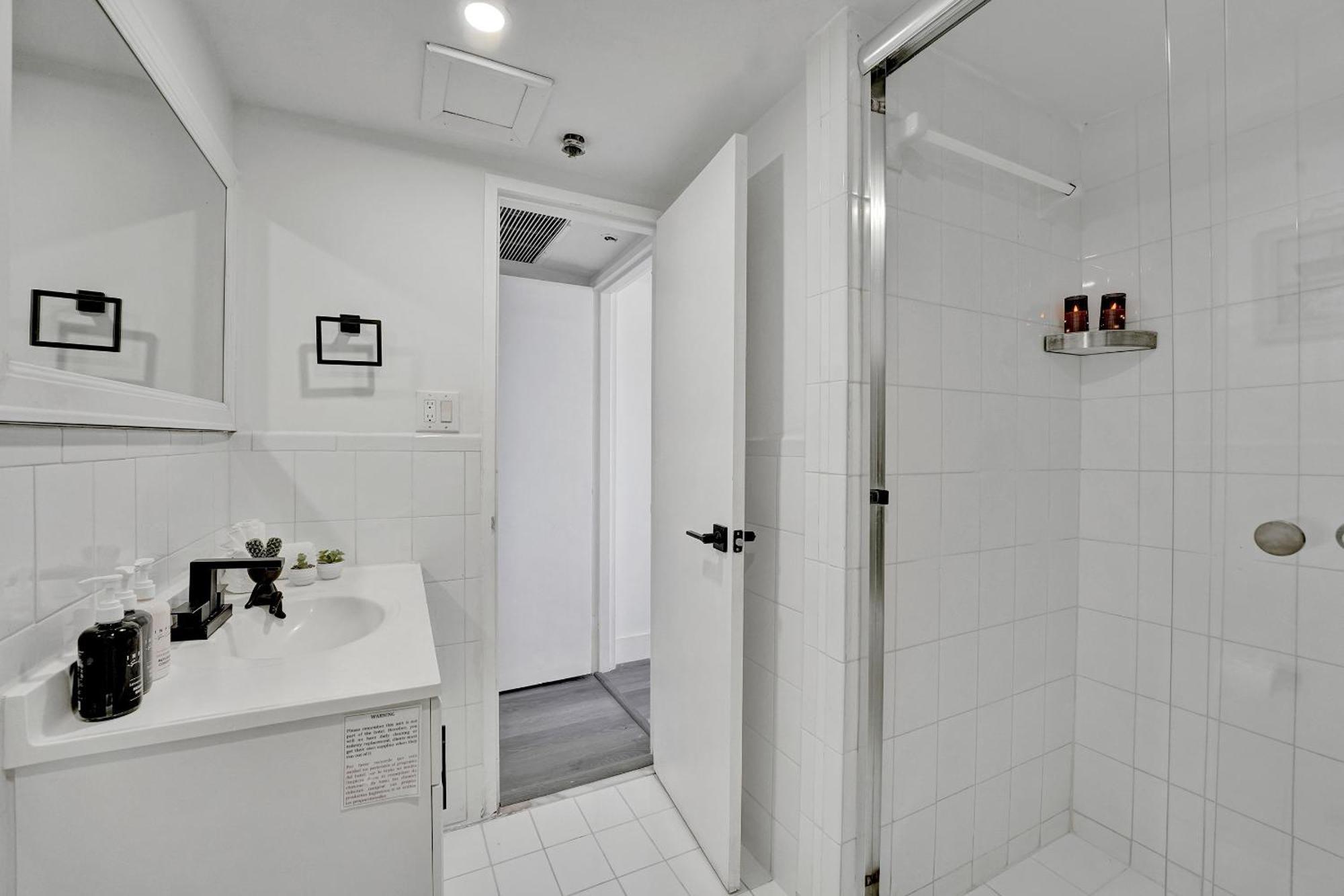 Charming Ocean View Service 806 Apartment