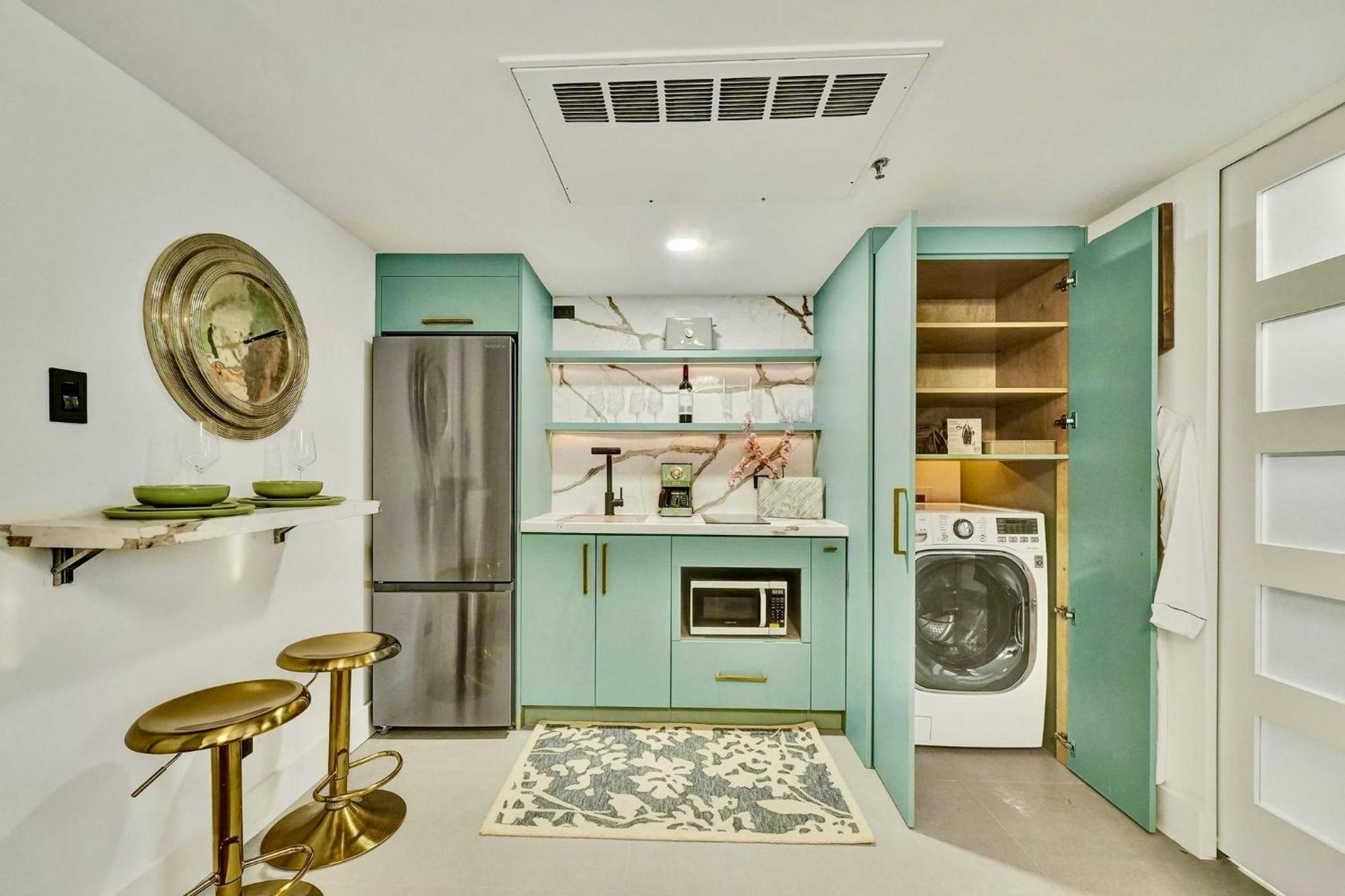 Slice Of Paradise Steps To The Beach- California King Bedroom And Sofa Bed Aparthotel *