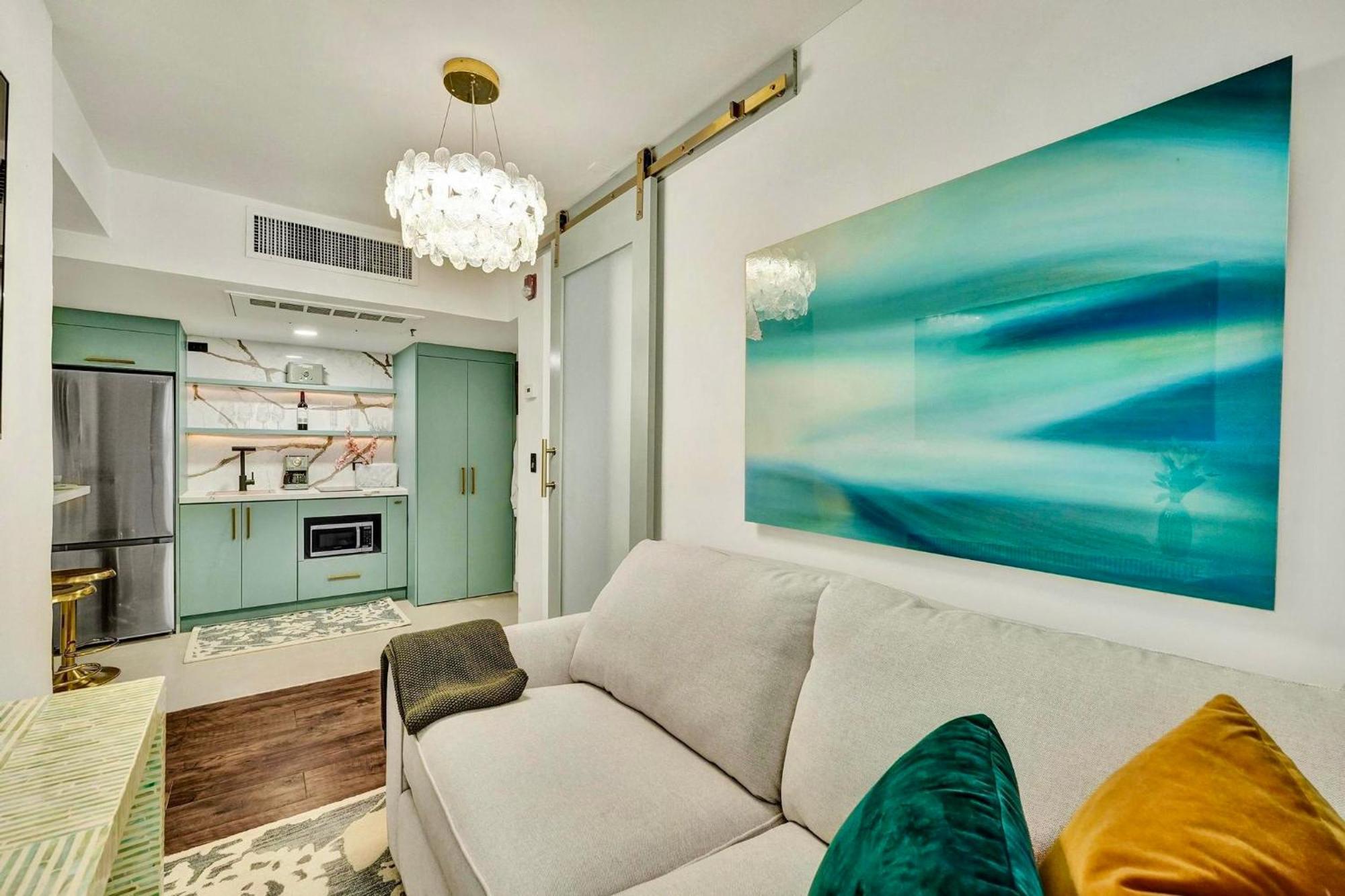 Slice Of Paradise Steps To The Beach- California King Bedroom And Sofa Bed *