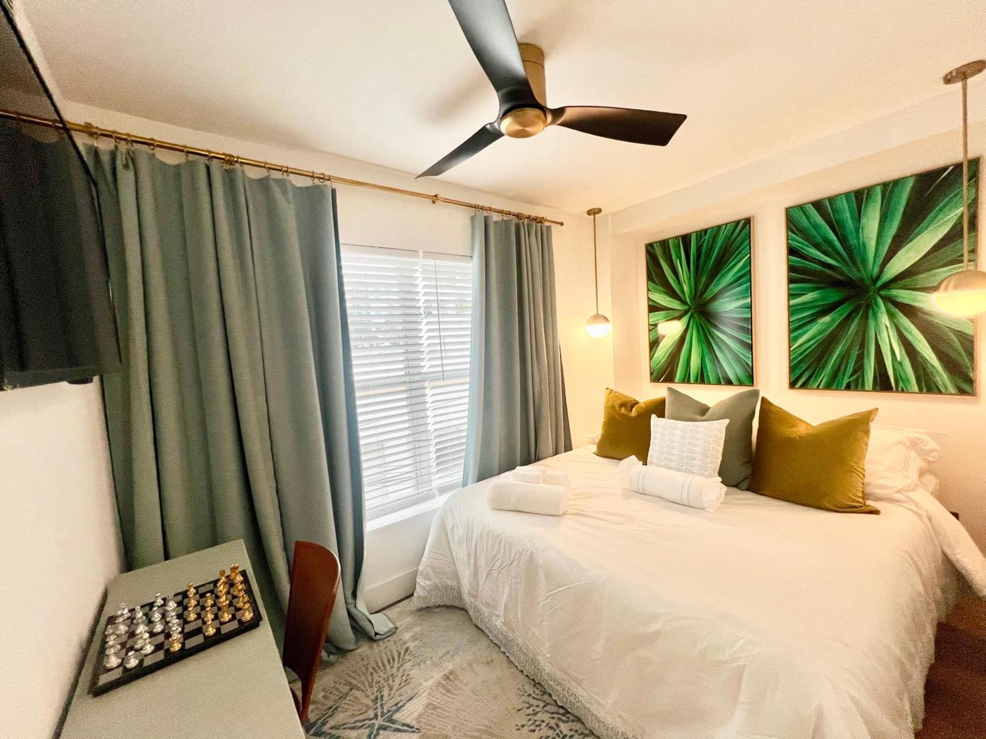 Slice Of Paradise Steps To The Beach- California King Bedroom And Sofa Bed *