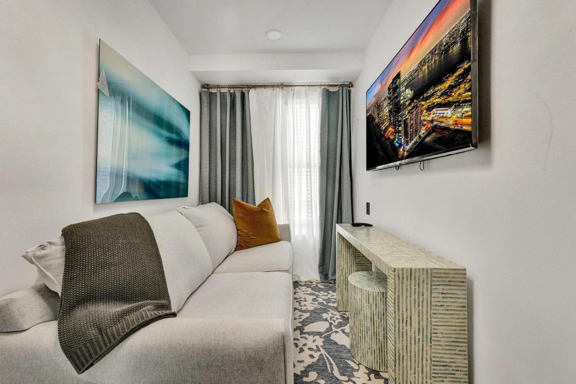 Aparthotel Slice Of Paradise Steps To The Beach- California King Bedroom And Sofa Bed