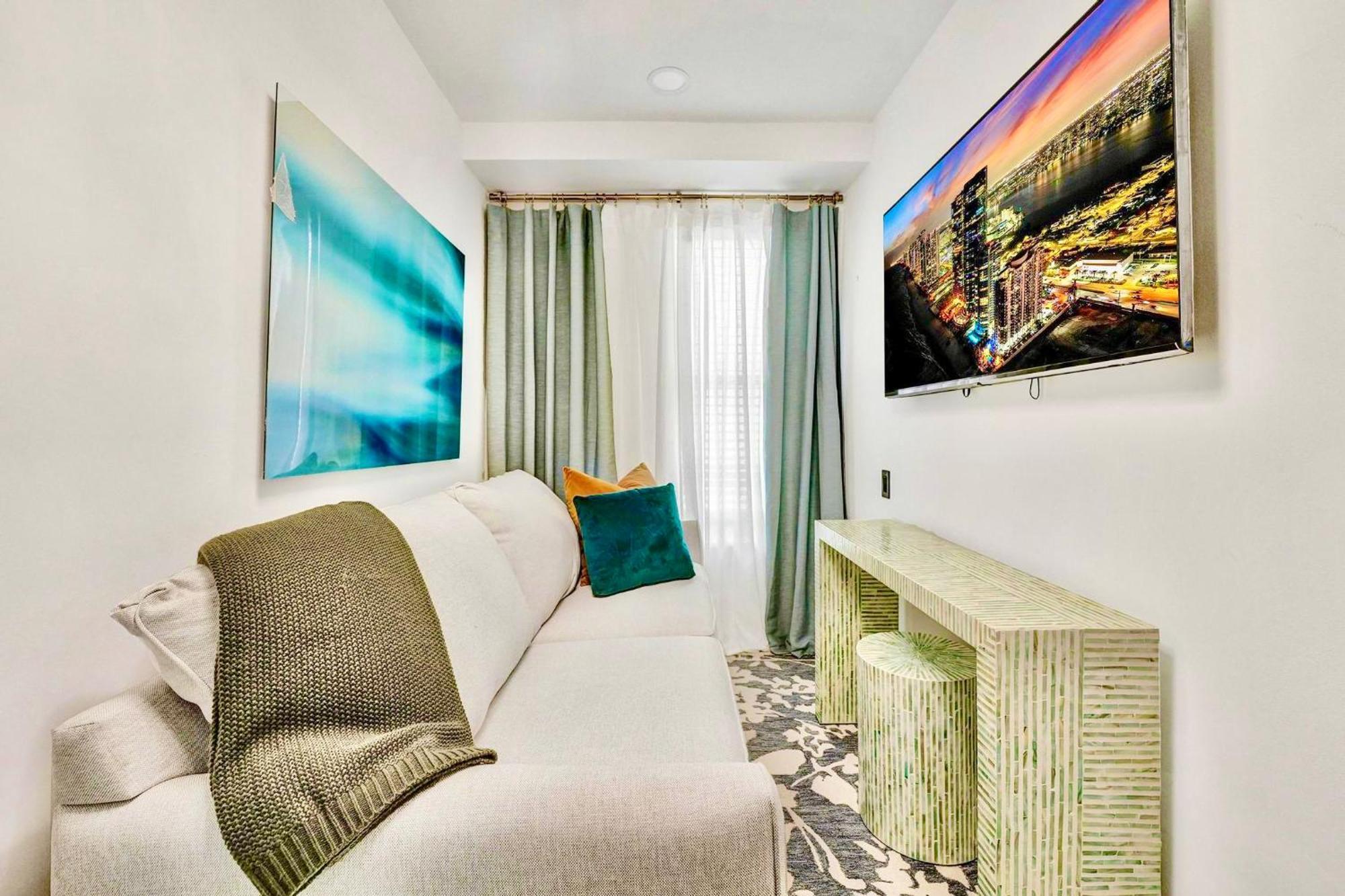 Slice Of Paradise Steps To The Beach- California King Bedroom And Sofa Bed Aparthotel *