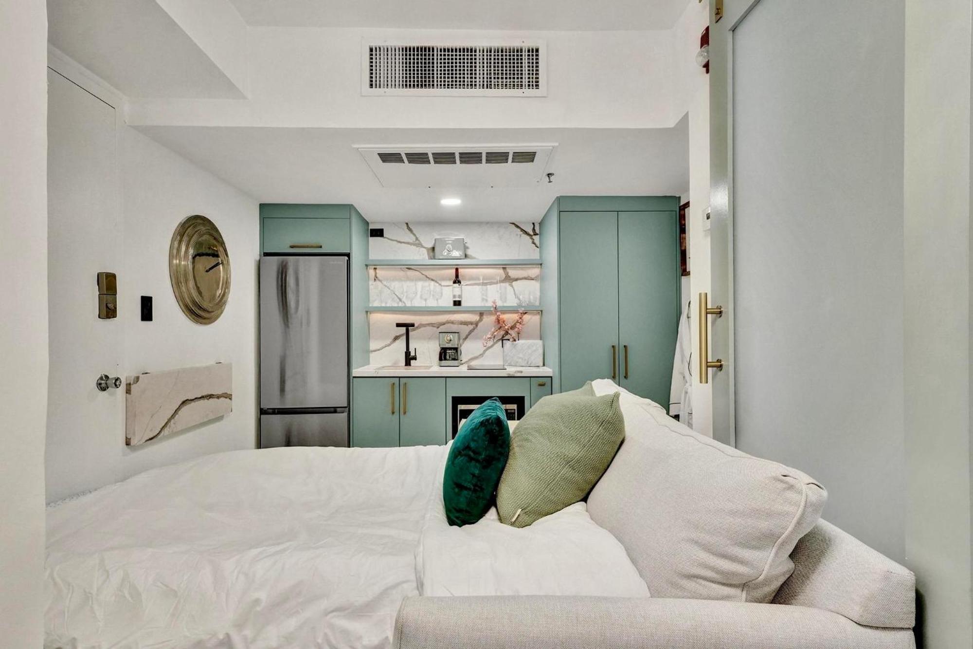 Slice Of Paradise Steps To The Beach- California King Bedroom And Sofa Bed *
