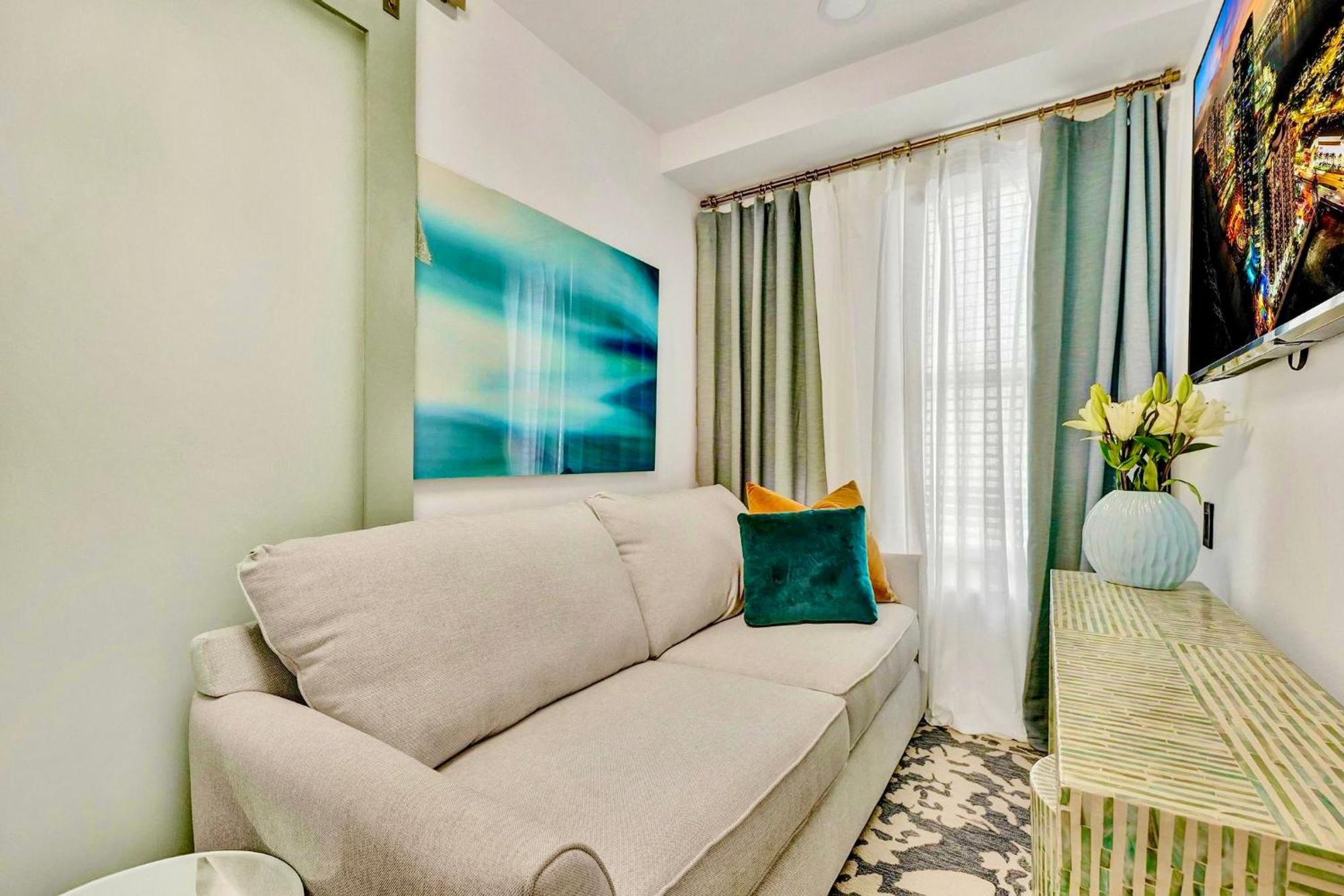 Aparthotel Slice Of Paradise Steps To The Beach- California King Bedroom And Sofa Bed *