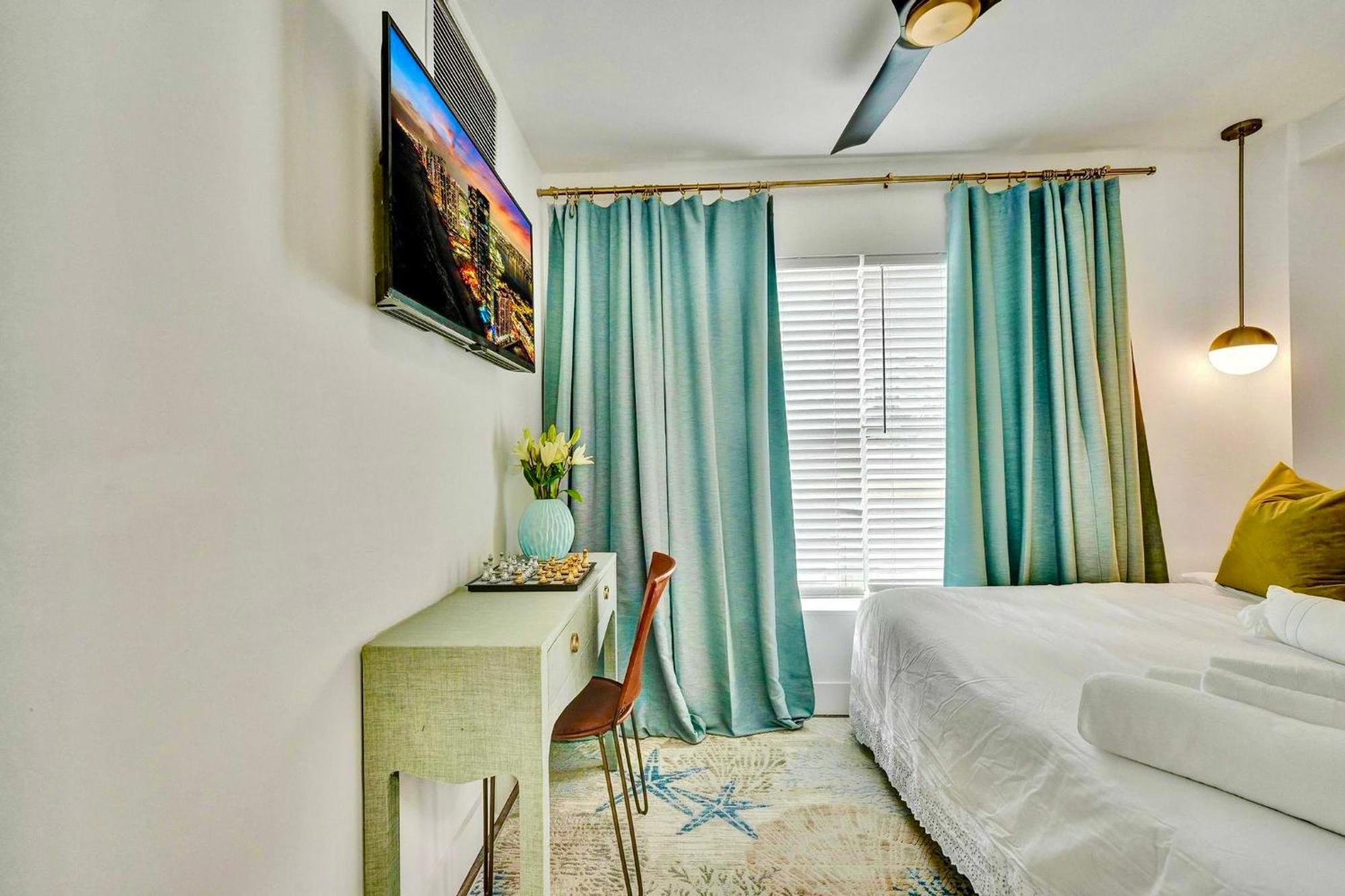 Slice Of Paradise Steps To The Beach- California King Bedroom And Sofa Bed Aparthotel