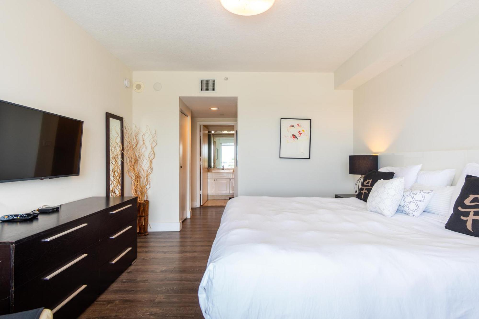 Golden Bay 33 *