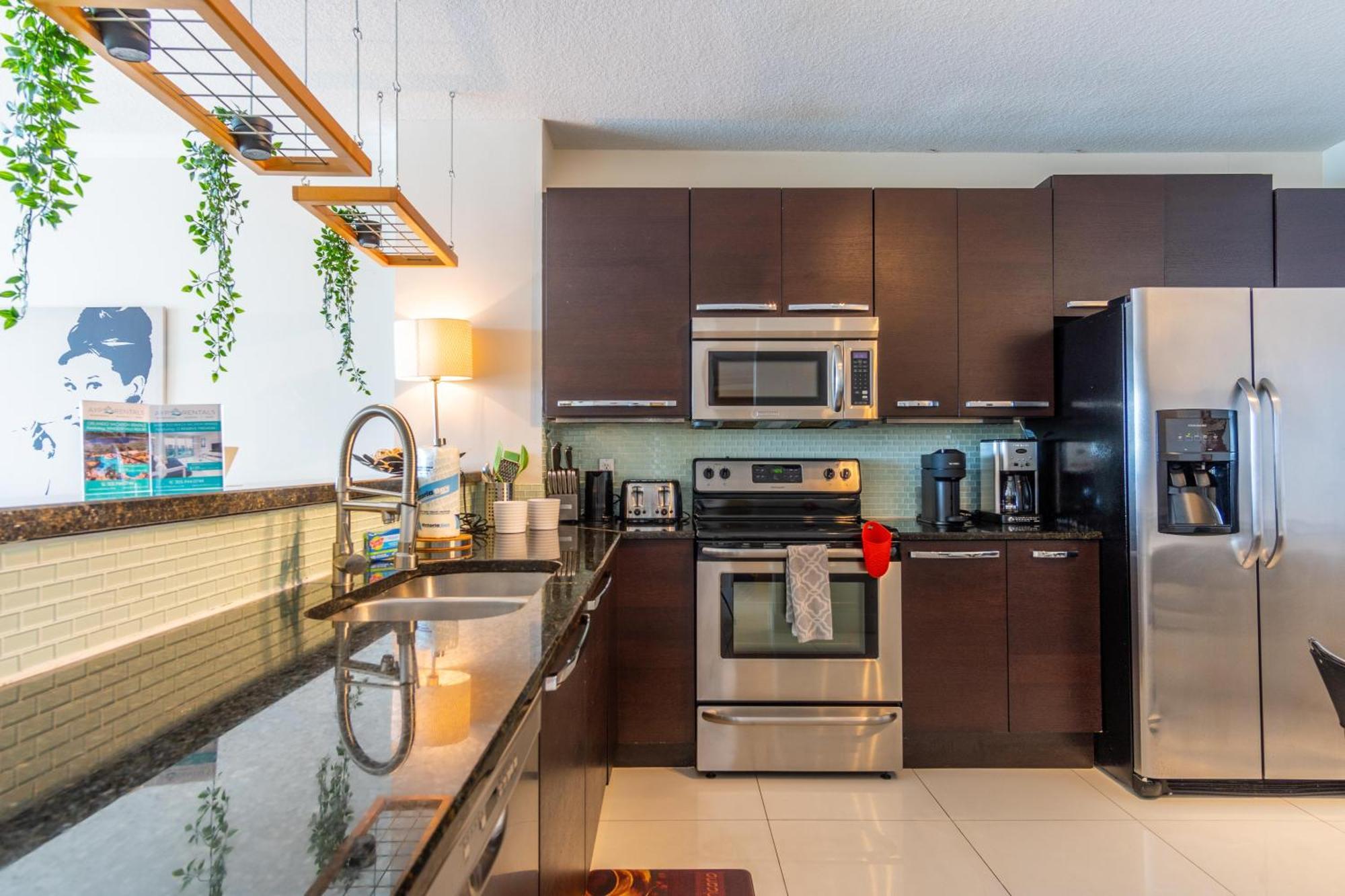 Golden Bay 33 Miami Beach