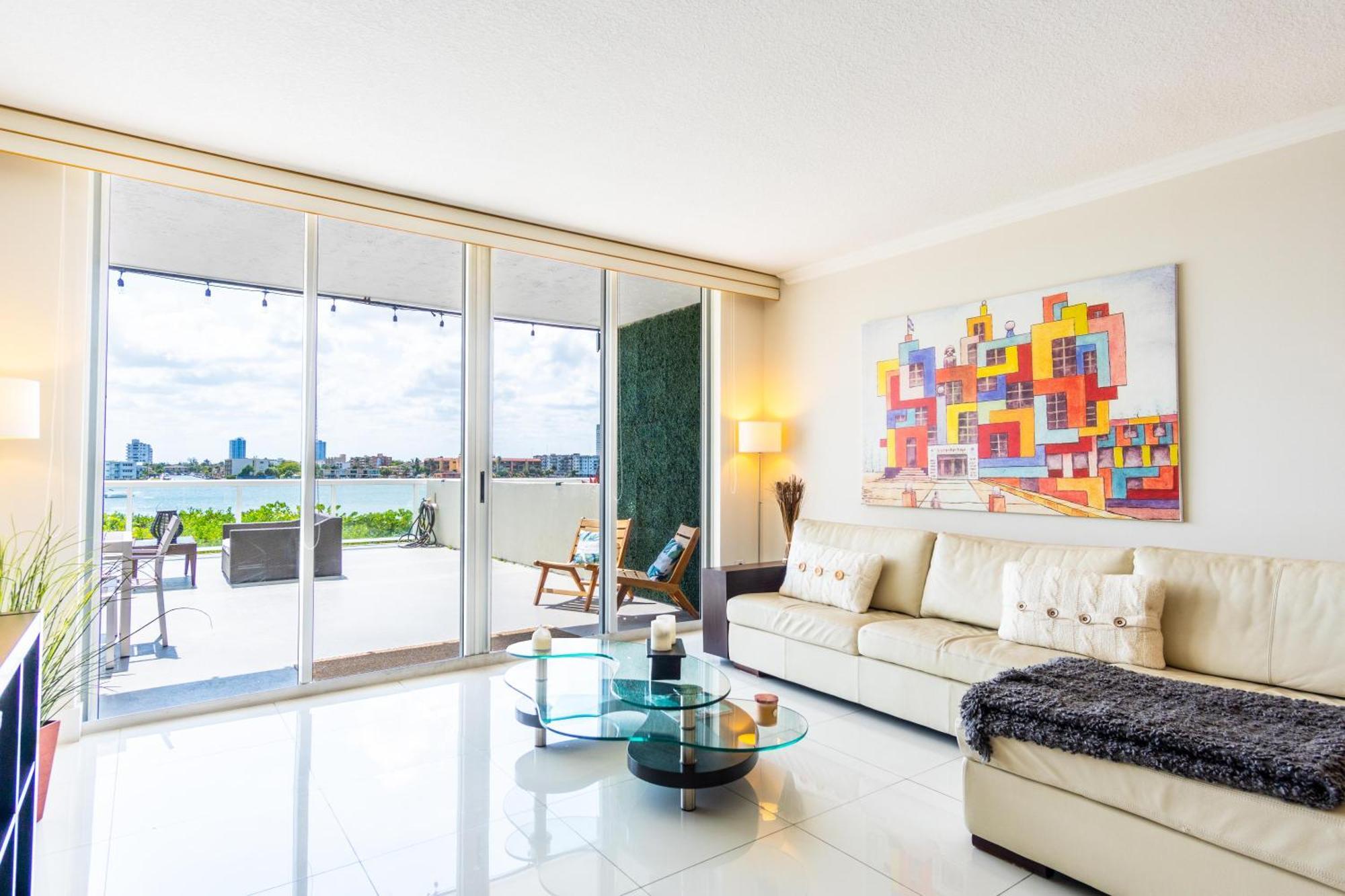 Apartment Golden Bay 33 *