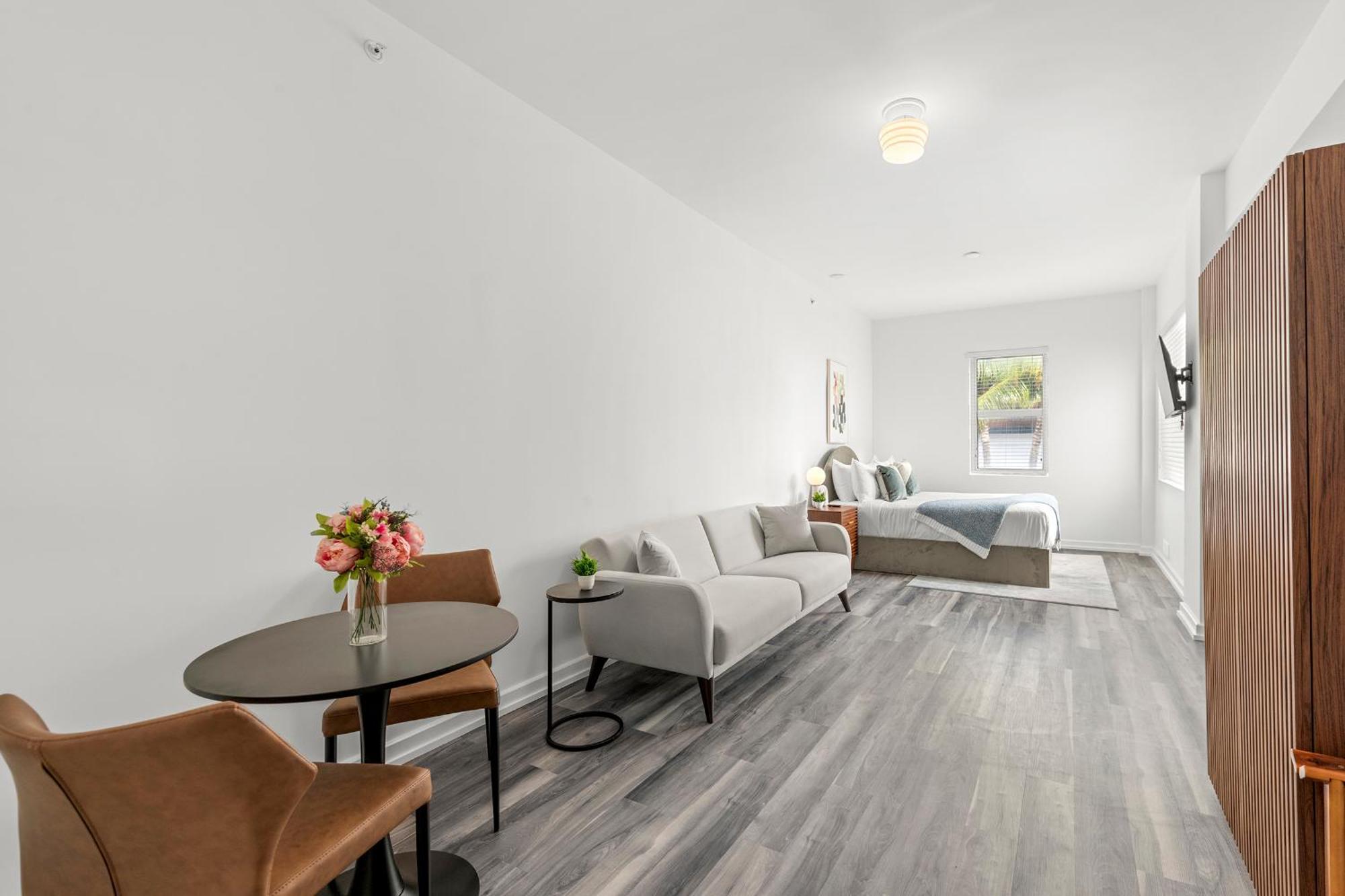 Hotel Global Luxury At The Variety 4*