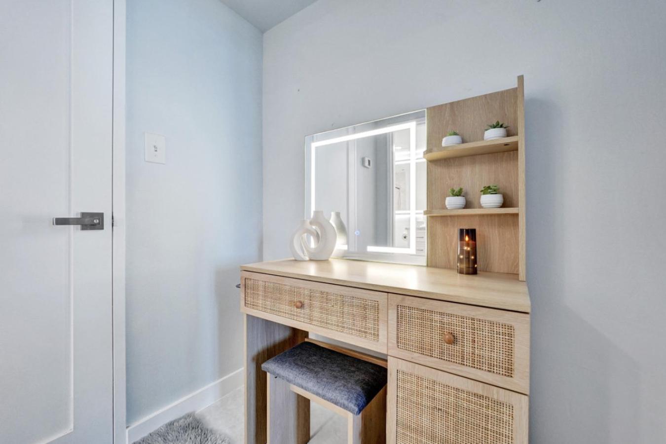 Comfortable 2-bedroom Retreat With Facilities 1108 Apartment Miami Beach