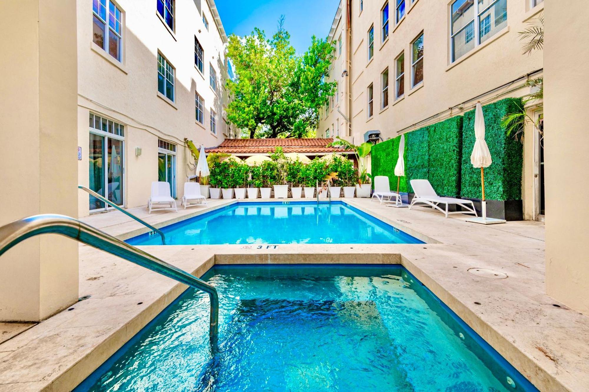 Aparthotel Slice Of Paradise Steps To The Beach- California King Bedroom And Sofa Bed *