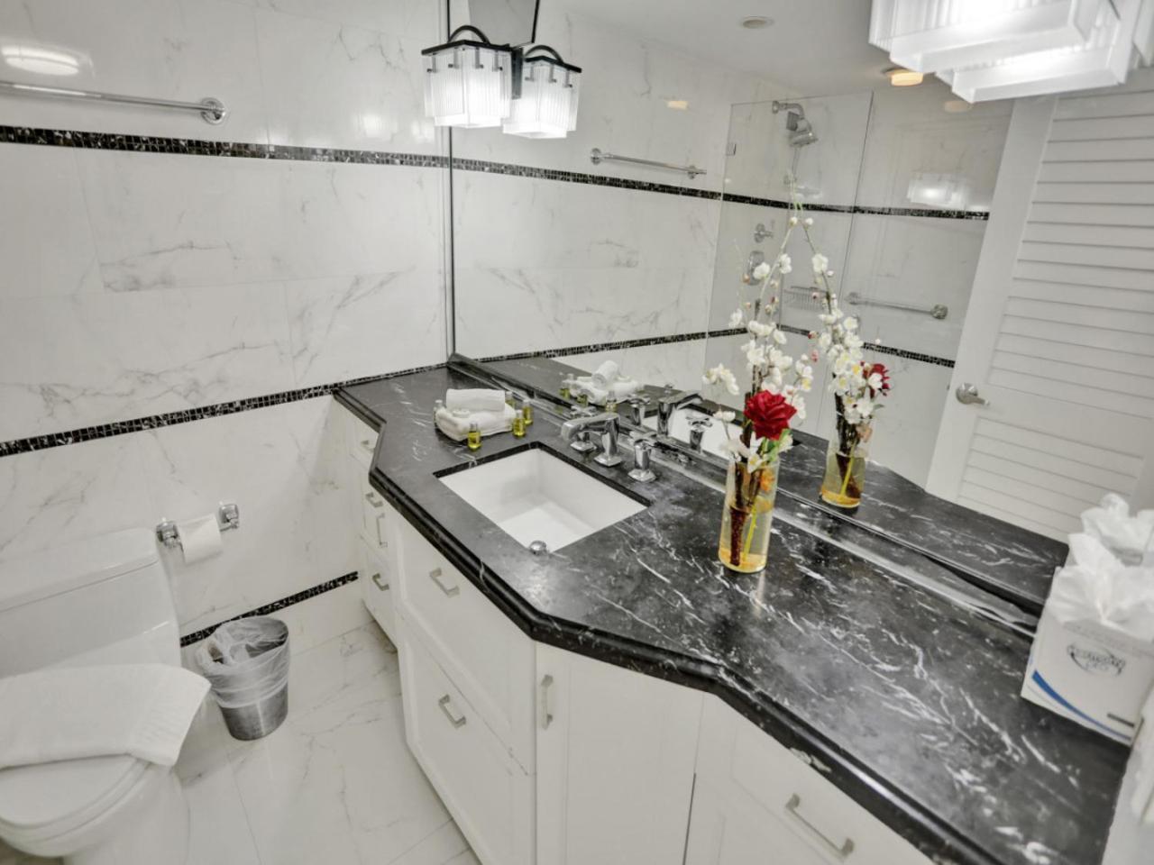 Apartment 2 Bedroom With Amenities, Pool And Gym 618