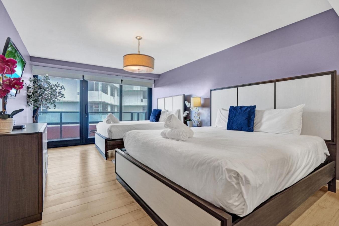 2 Bedroom With Amenities, Pool And Gym 618 Apartment *